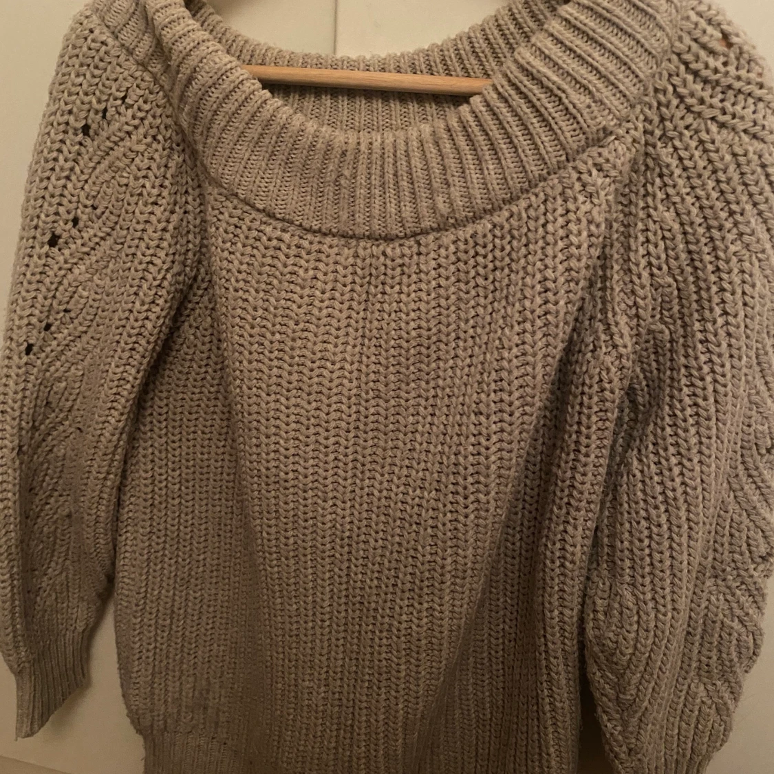 Stickad tröja i rosa/beige - 91