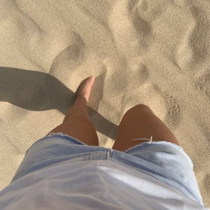 Zara shorts  - Ljusblå shorts från zara. Köpta sommaren 2021. Jätte bra skick! Storlek 36 men passar mindre och större. Skriv för fler bilder 