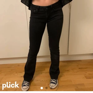 Crocker jeans - Low Waist boot cut crocker jeans. (Första lånad bild) midjemått 68cm 💓Köparen står för frakten.