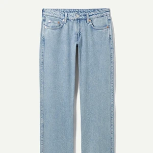 Lågmidjade jeans - Säljer dessa arrow low straight jeans från weekday. Köpta här på plick men inga defekter! Pris kan diskuteras vid snabb affär!❤️( är inte säker på att jag vill sälja men ser vad jag kan få för de! )