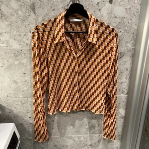Skjorta Zara  - Super fin skjorta i mesh från zara i strl L. Den är dock ganska liten i storleken så passar även en som är M och även en S om man skulle vilja ha den lite oversized. Använd 3 gånger. 