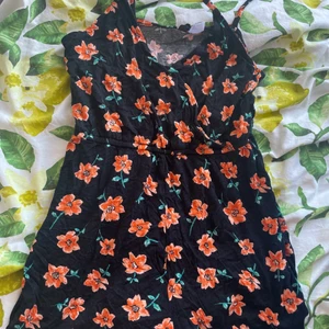 xs jumpsuit - xs jumpsuit oranga blommor