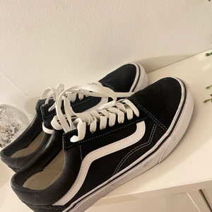 Vans stl 39 - Säljer mina vans som jag har använt några få gånger storlek 39 möta upp i Göteborg men kan även skickas men du står för frakten. 