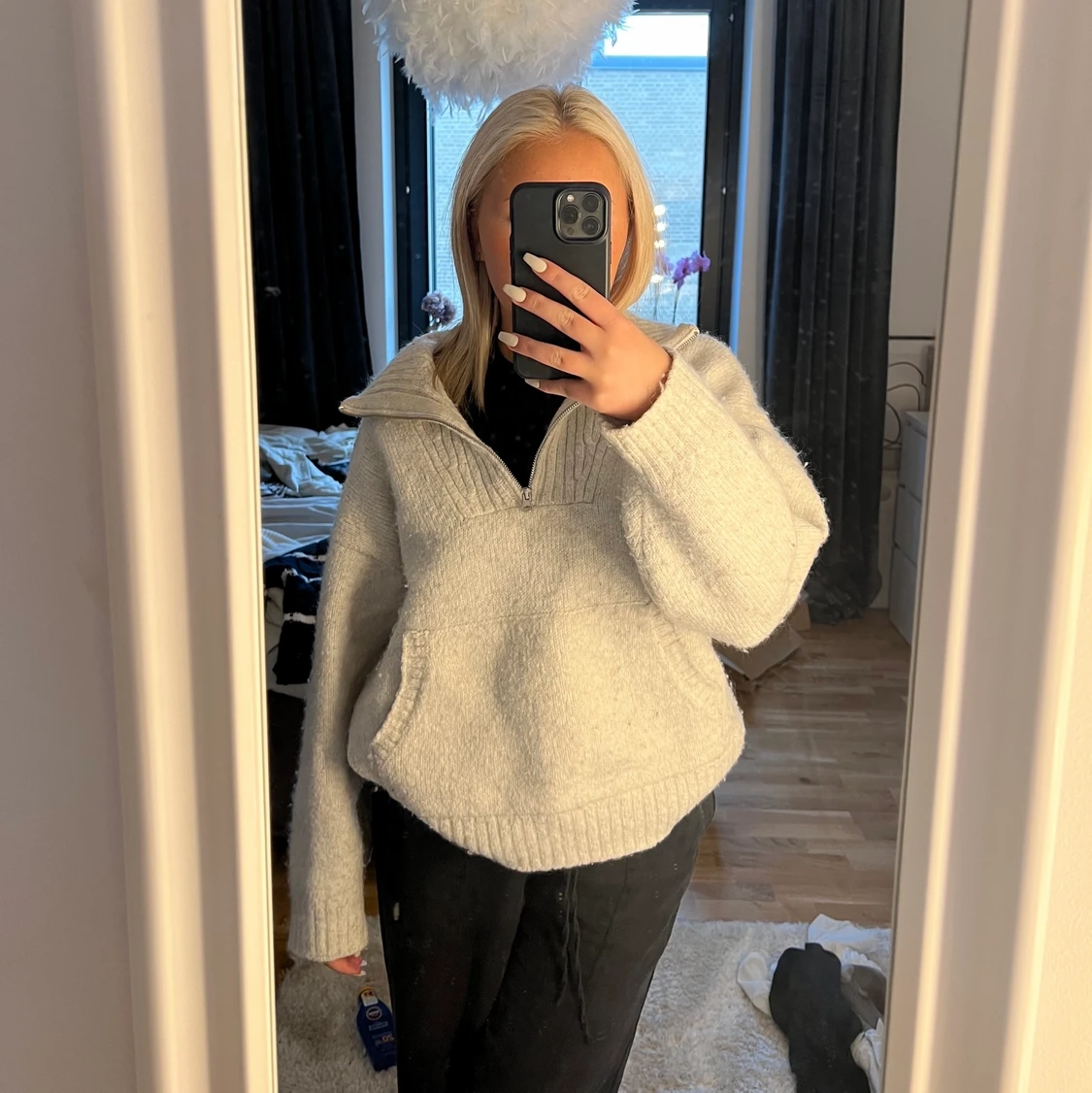 Stickad tröja med dragkedja