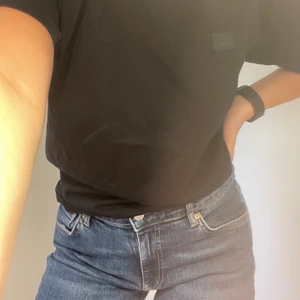 Acne T-shirt - T-shirt från acne studios Använd fåtal gånger  Köpt för 1000kr En XS men den är unisex så passar även S