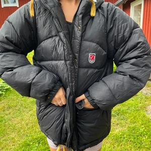 Fjällräven  - Fjällrävenjacka stl s. Köparen står för frakt 