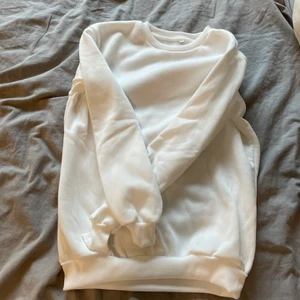 Vit tjock tröja - Vit fin tjocktröja aldrig använd