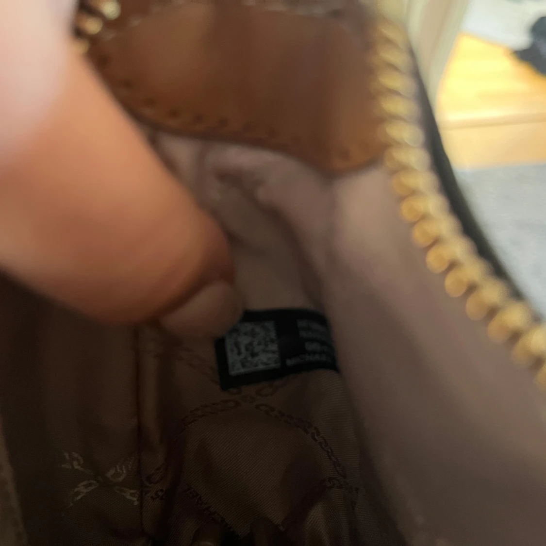 Brun axelväska från Michael Kors - 3