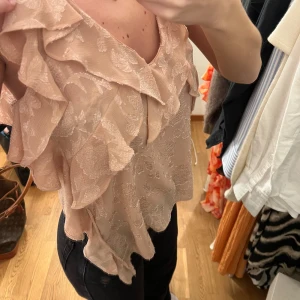 Snygg topp från Zara - Snygg topp från Zara, aldrig använd!