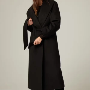 Lång kappa  - Intressekoll!! Superfin lång kappa från BikBok som är slutsåld, och inte kommer till användning💗kan självklart skicka egna bilder vid intresse!