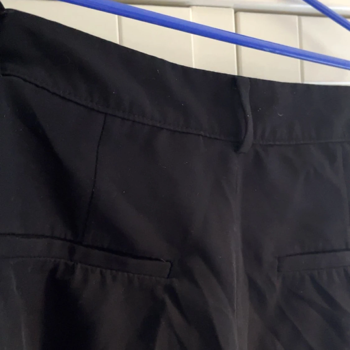 Svarta kostymbyxor från Bik Bok  - 3