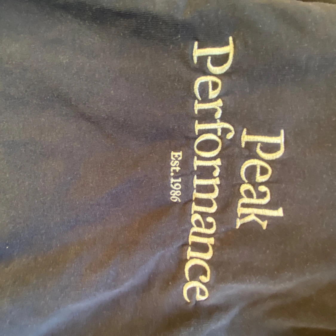 Mörkblå Peak Performance hoodie - 3