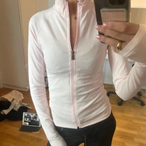 Träningskofta - Från Nelly aldrig kommit till användning, storlek xs💞