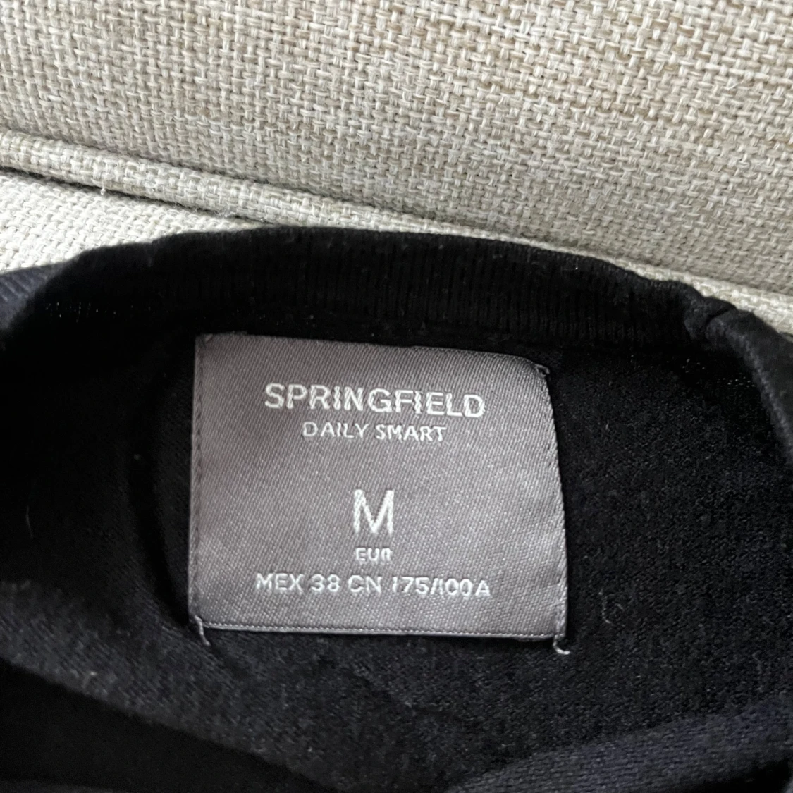 Svart tröja från Springfield - 2