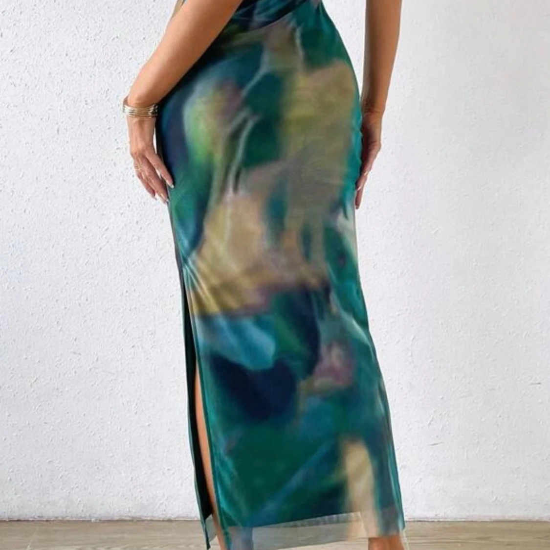 Axelbandslös klänningar med abstrakt mönster - 2