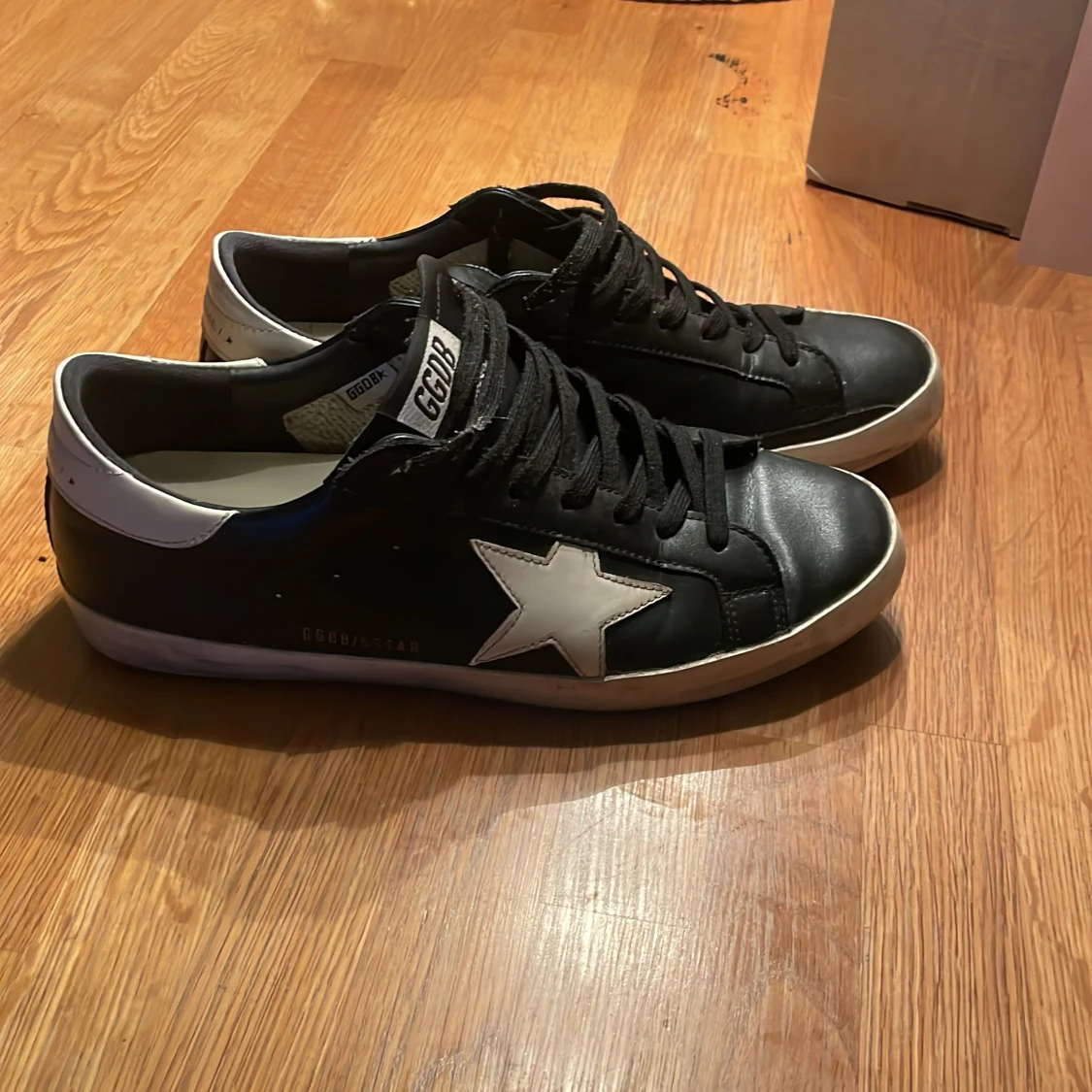 Svarta sneakers från Golden Goose - 2