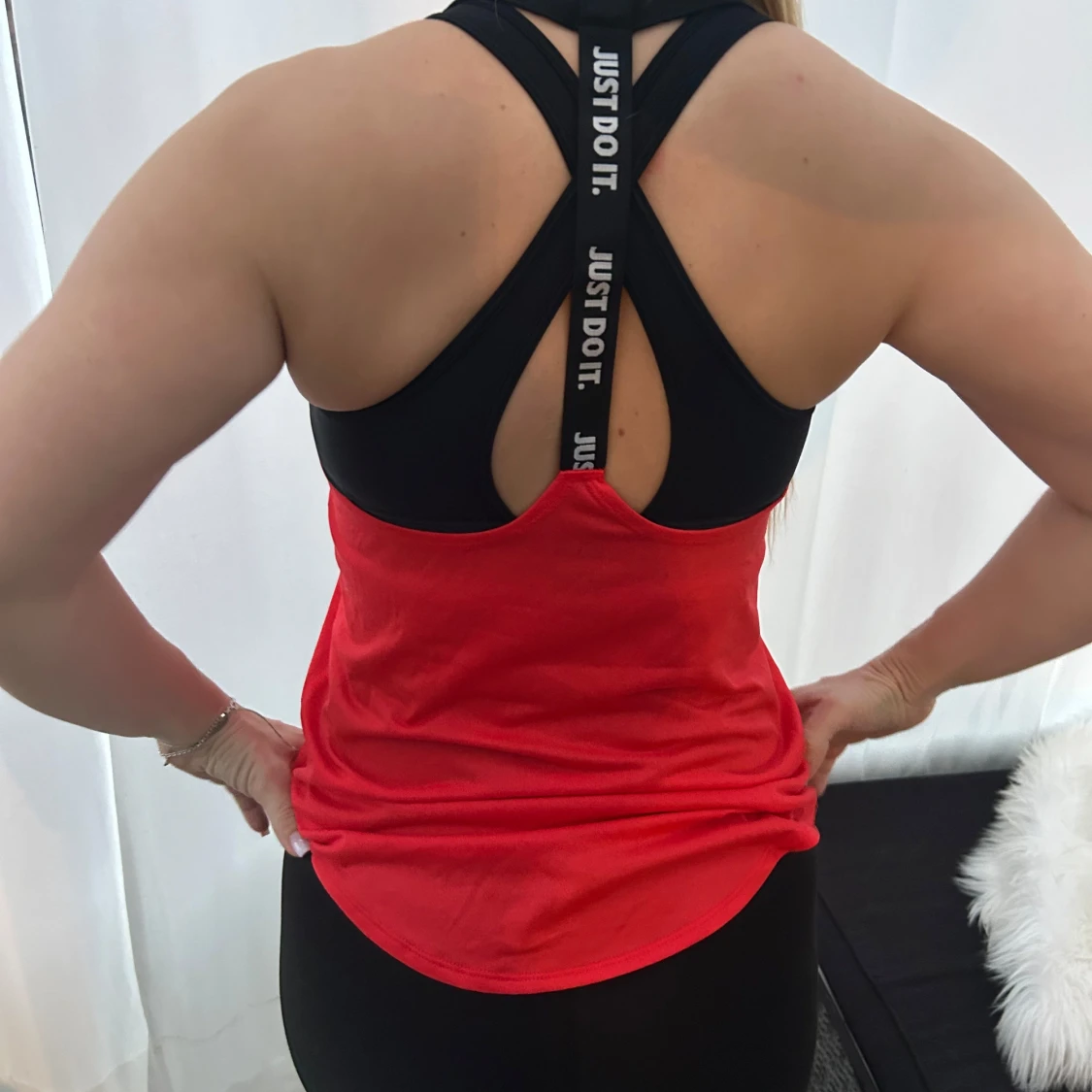 Röd träningslinne från Nike - 3