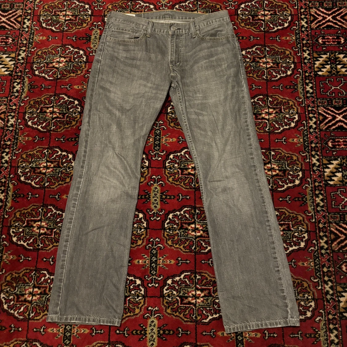 Grå Levis 514 jeans