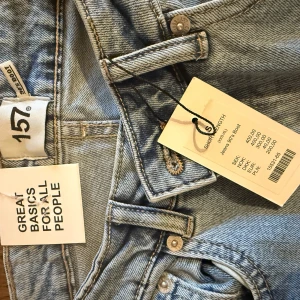 Ljusblå Bootcut Jeans - Snygga ljusblå bootcut jeans från 157 