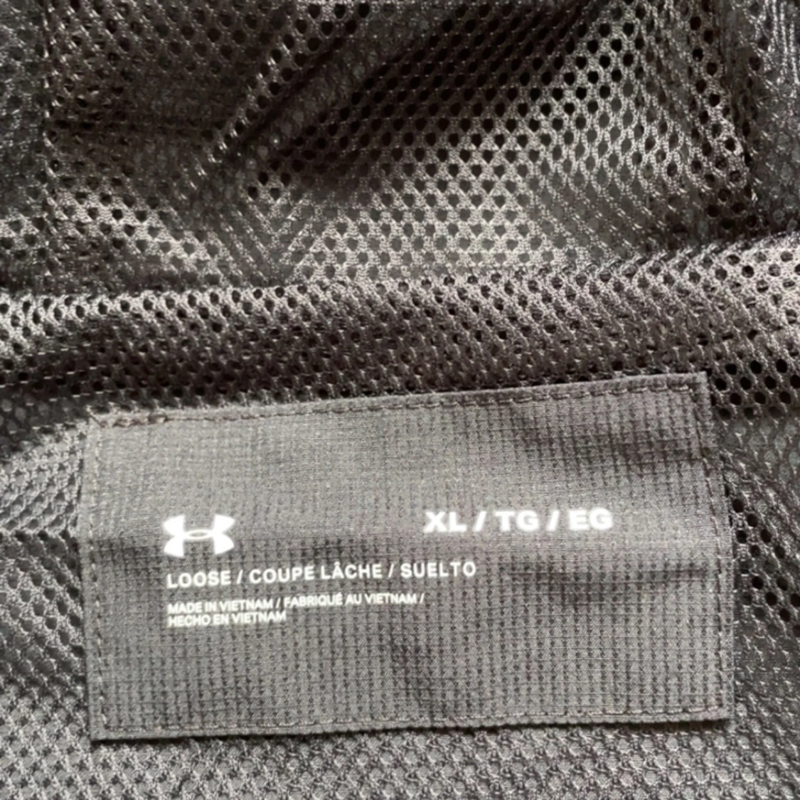 Svart vindjacka från Under Armour - 2