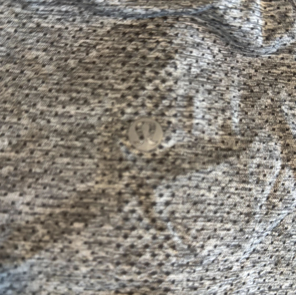 Grå t-shirt från Lululemon - 2