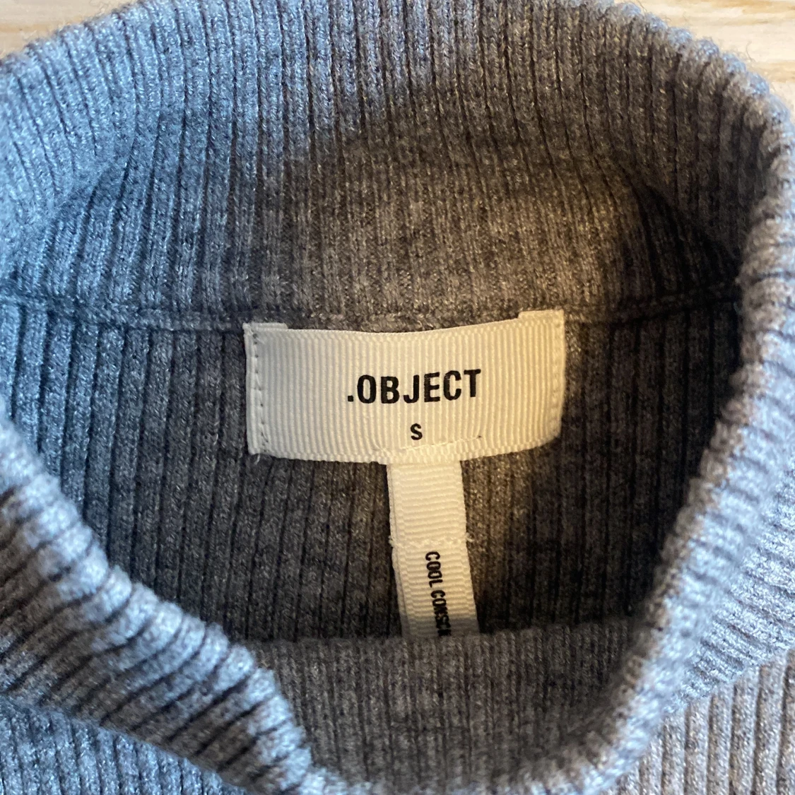 Grå stickad pull-over - 2