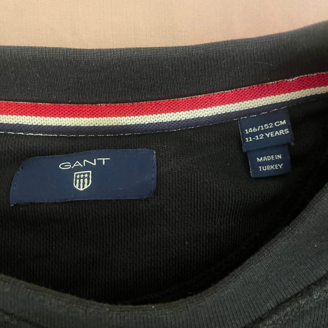 Svart sweatshirt från GANT - 1