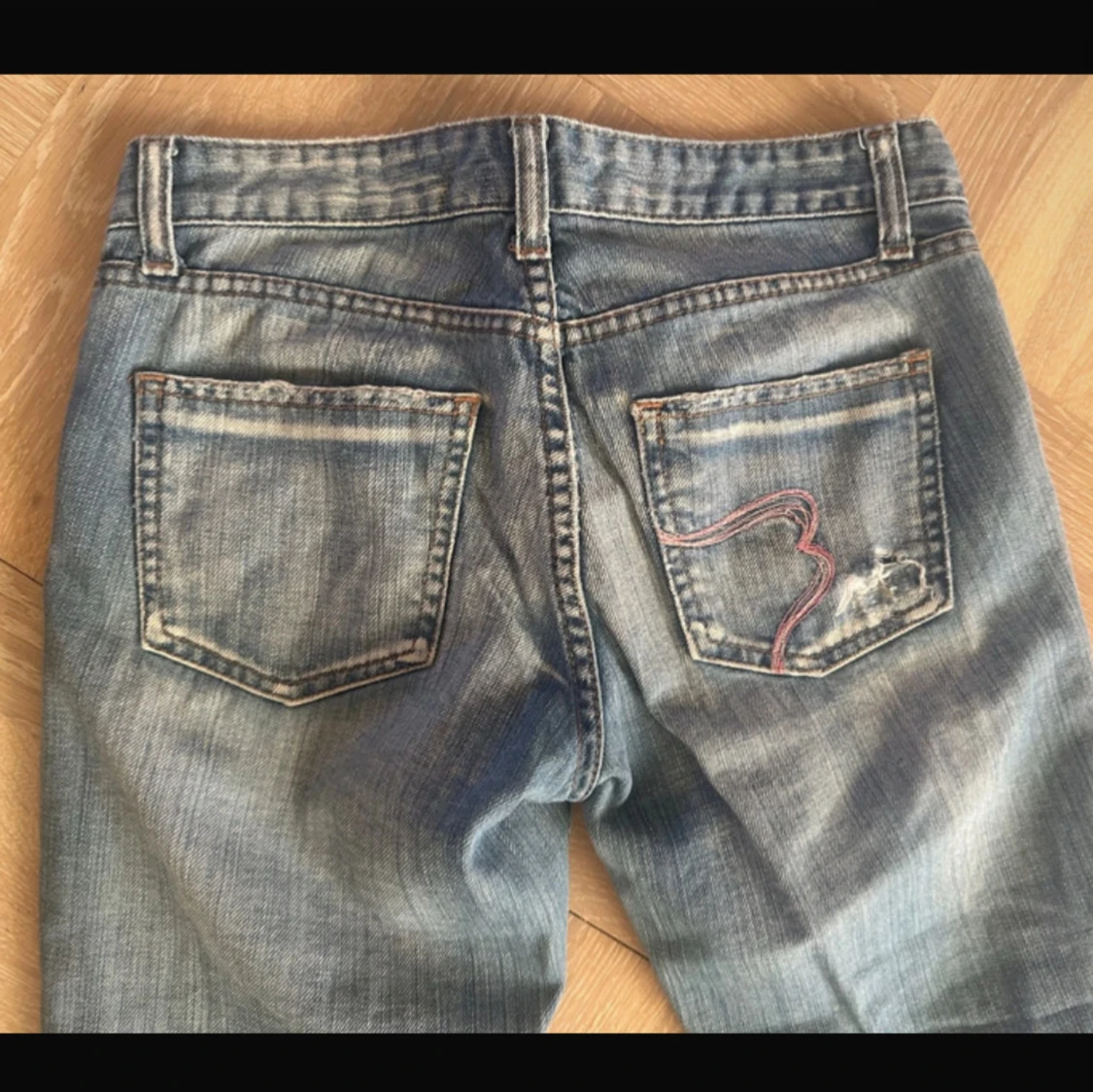 Blå jeans med slitningar från Miss Sixty - 1