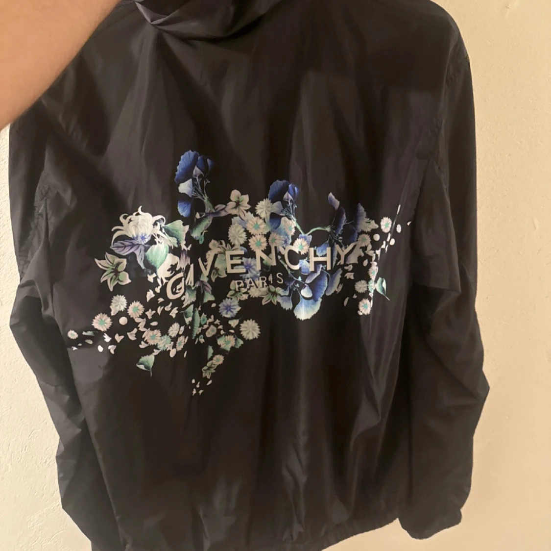 Svart vindjacka från Givenchy - 1