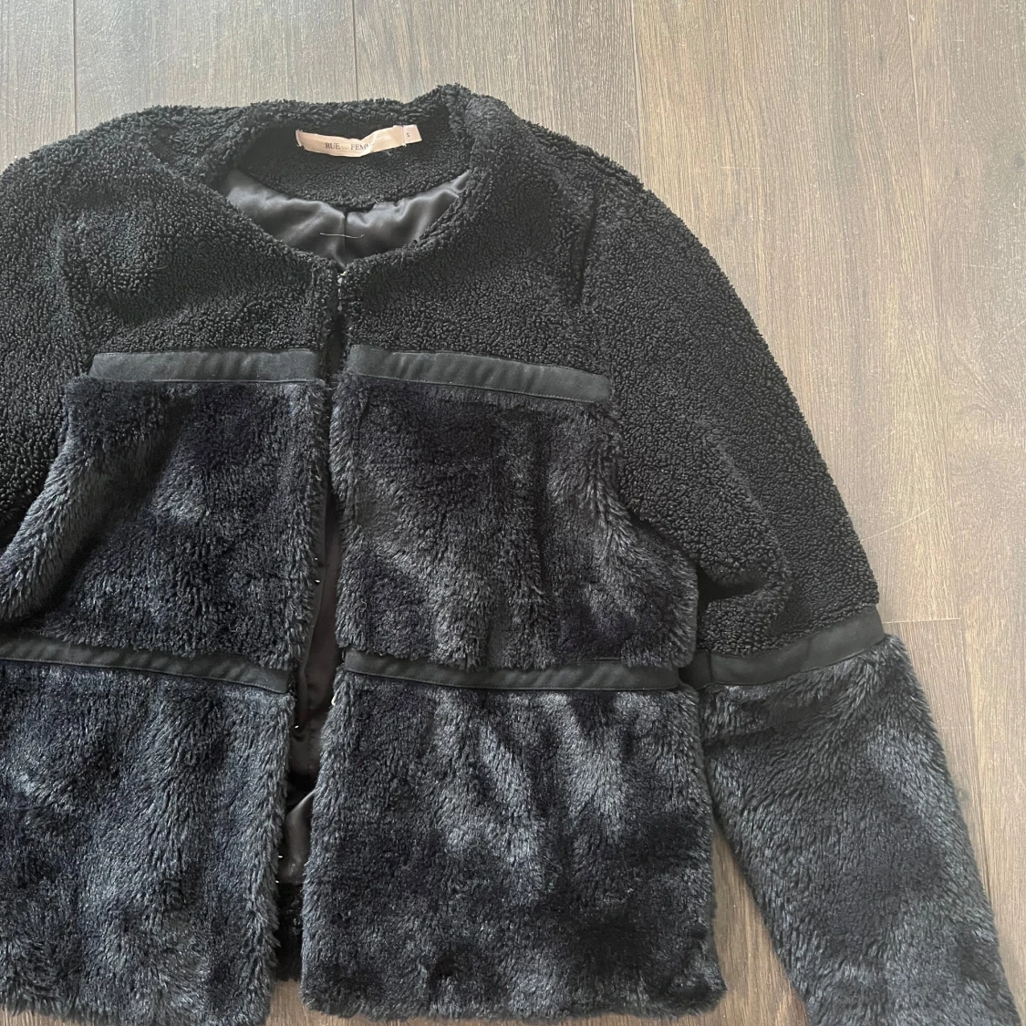 Svart pälsjacka - 1