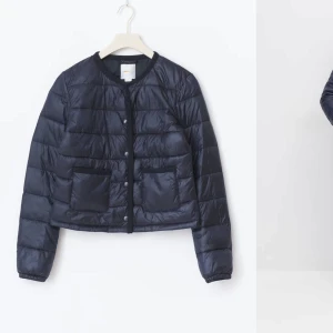 Marinblå pufferjacka - Snygg marinblå jacka med knappar och två framfickor. Jackan är i storlek 170, men passar mig som har xs/s.