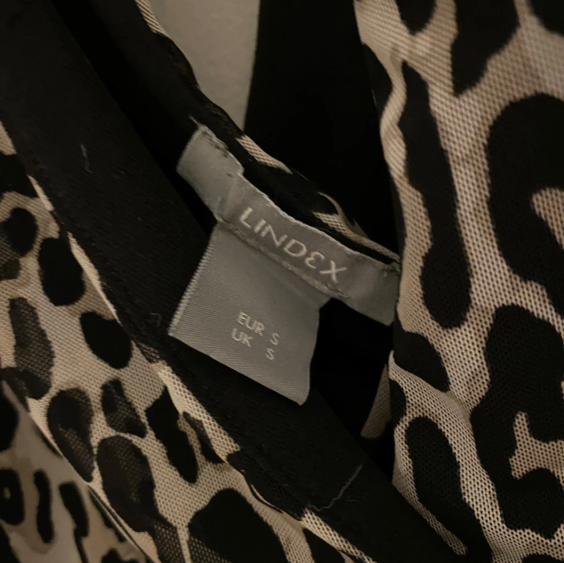 Leopardmönstrad blus från Lindex - 3