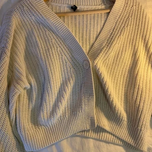 Stickad kofta  - Använd några enstaka gånger❣️