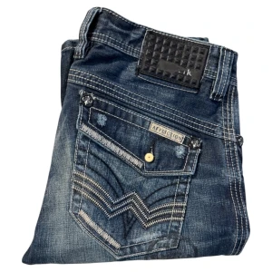 affliction jeans - sjuka affliction jeans med coola detaljer samt en snygg wash. snygg passform o i bra skick 🔥🔥🔥🙏🙏🙏🙏