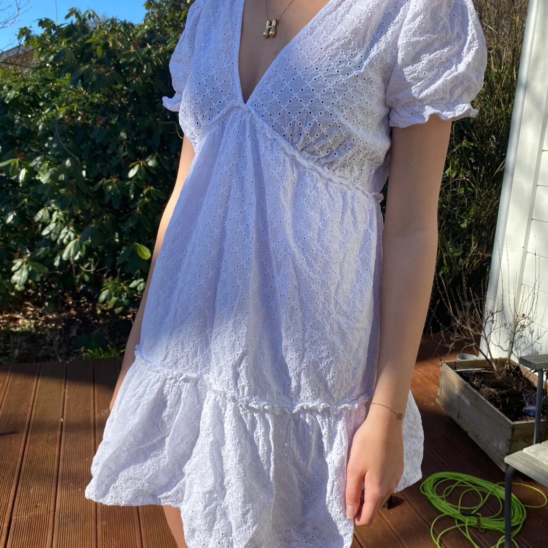 Vit klänning i broderie anglaise  - 1