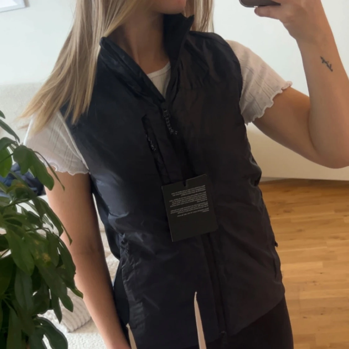 Svart väst från Peak Performance