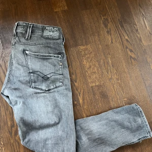 Replay jeans  - Skitsnygga replay jeans! Anbass | hör av er för fler frågor och funderingar! Passar 30/32