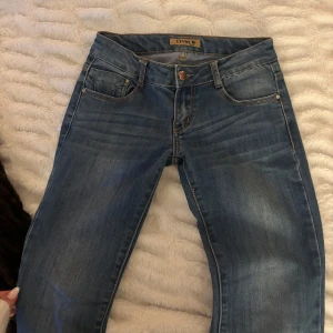 Blå bootcut jeans  - Snygga blå bootcut jeans från Cindy-H i bra skick.  