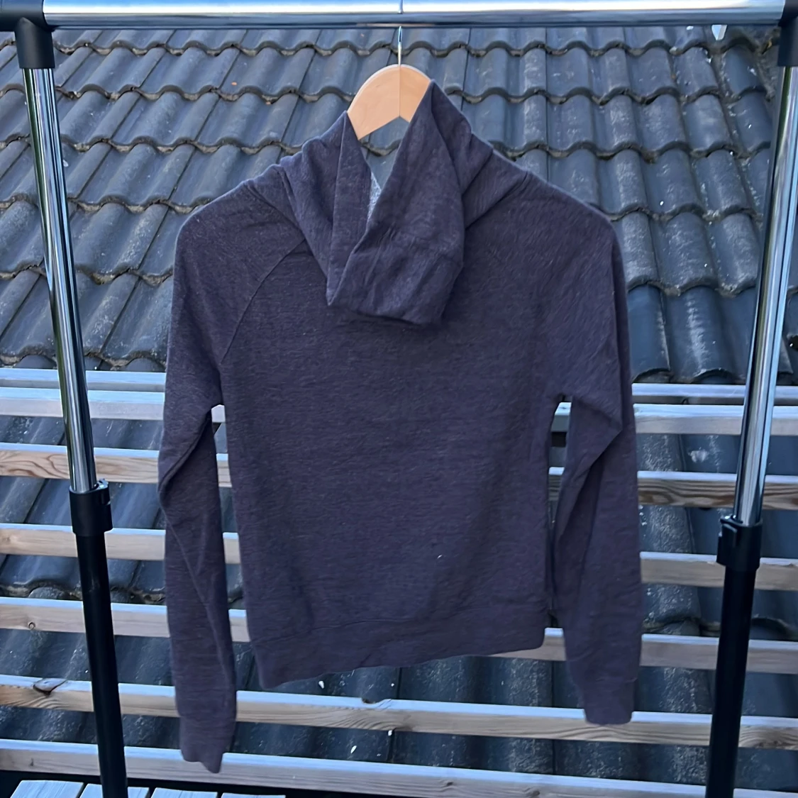 Mörkgrå hoodie från Atmosphere - 1