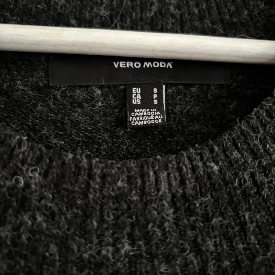 Svart stickad tröja från Vero Moda - 1