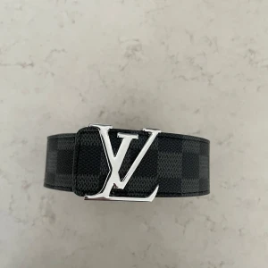 Louis Vuitton bälte - Tjenare säljer detta feta lv bälte i storlek 110cm! Fraktar snabbt. Skriv om ni har nån fråga 