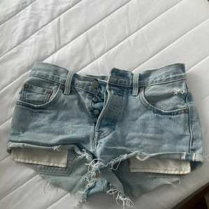 Levi's ljusblå jeansshorts  - Ljusblå jeansshorts från Levi's