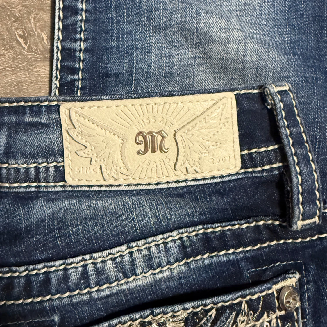 Miss Me jeans med broderade fickor - 2