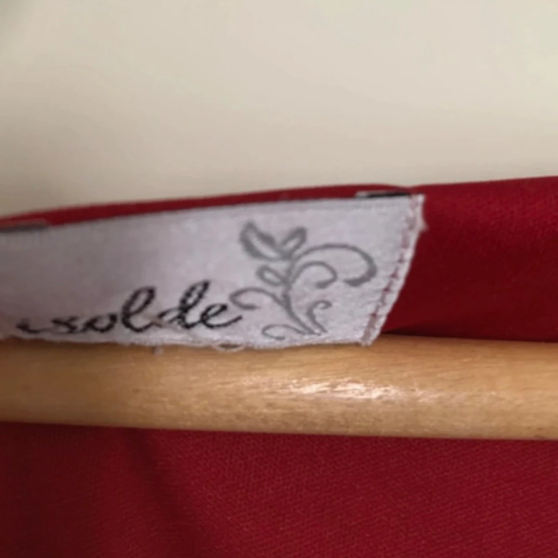 Röd spetsklänning från Isolde - 2