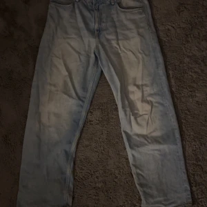 baggy jeans - Säljer mina baggy jeans då de inte kommer till användning längre. Prisföslag går bra 