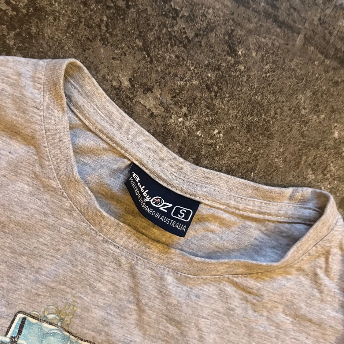 Grå t-shirt DIVE Hamilton Island - 1