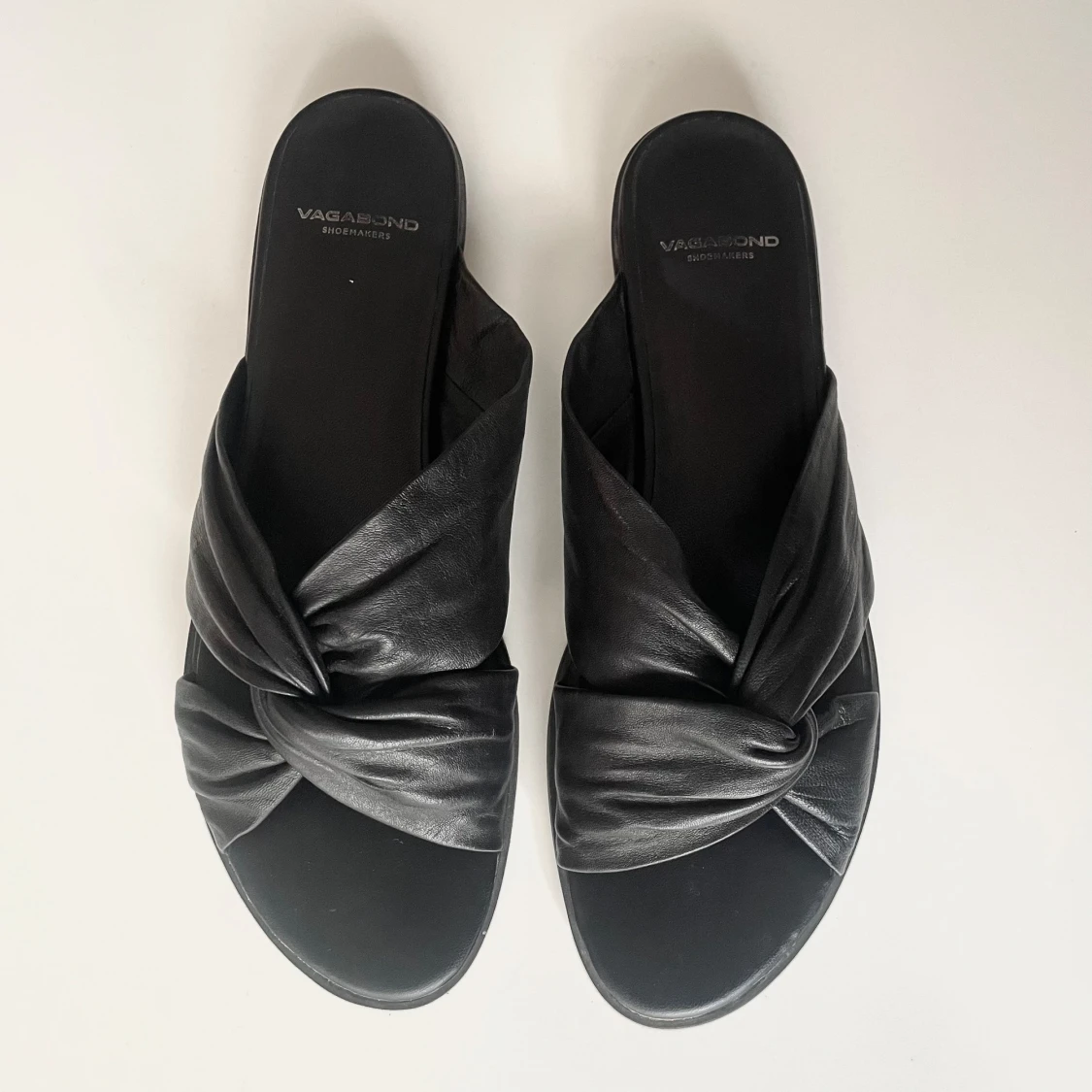 Vagabond slip in sandaler i läder