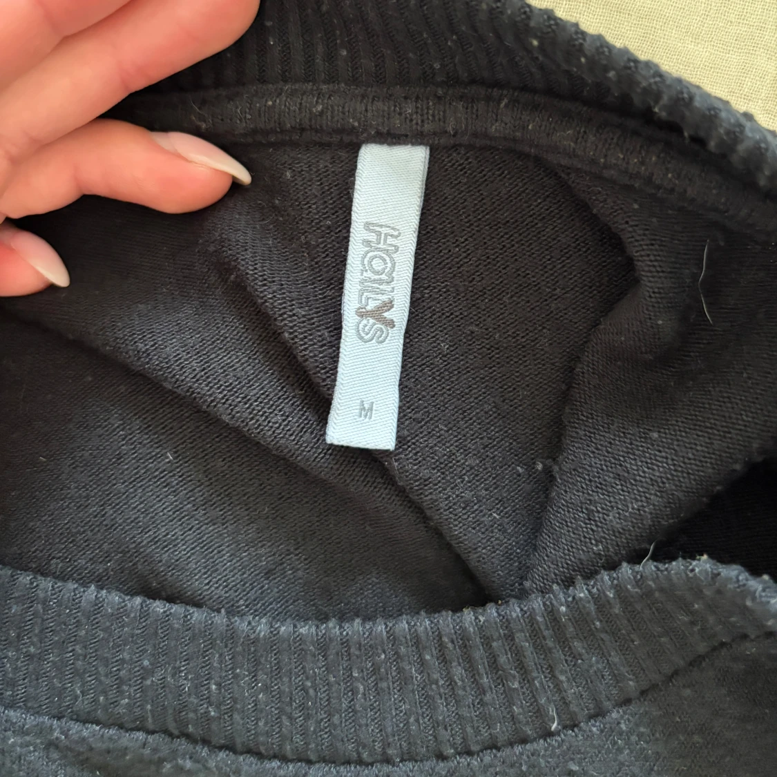 Svart stickad tröja från Hollys - 3