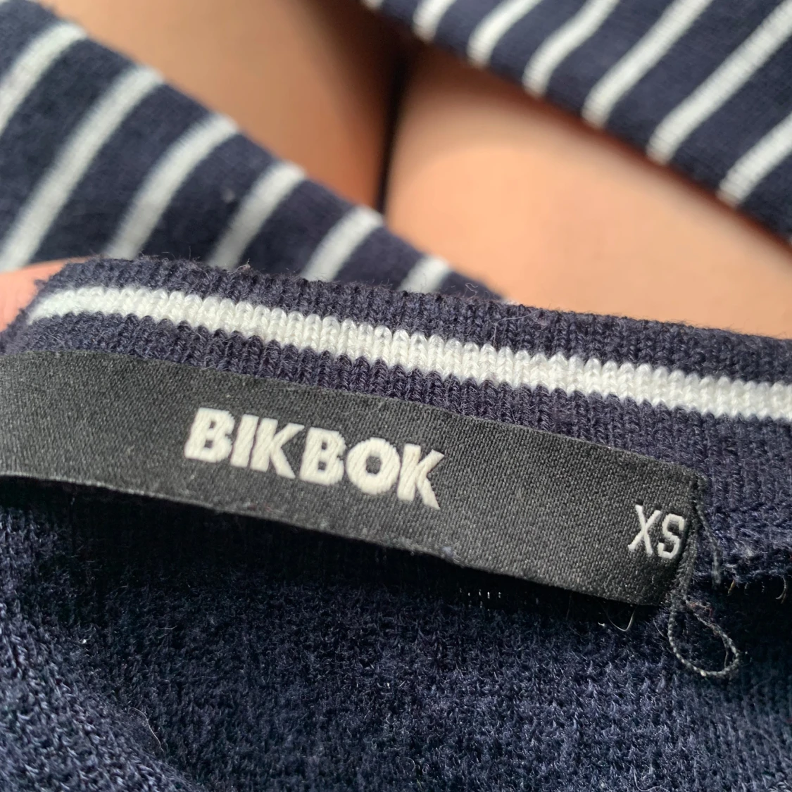 Randig stickad tröja från BikBok  - 2