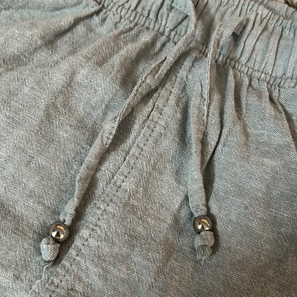 Ljusgrå kortkjol från Esmara - 1